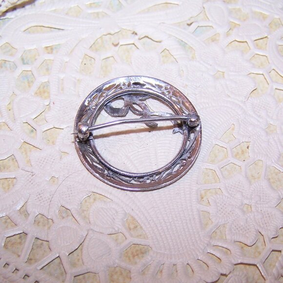 Art Deco Sterling Silver Filigree Pin Brooch - Circle with a Bow - Picture 5 of 6